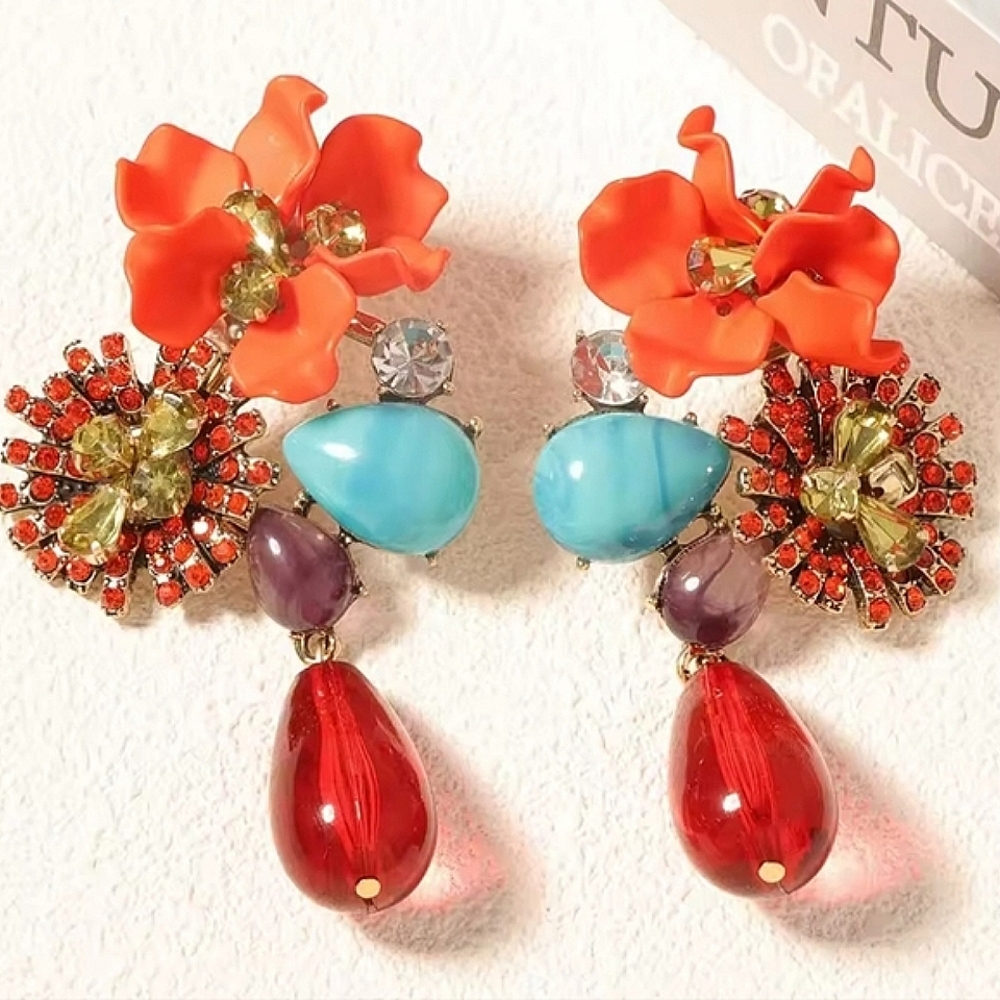 "Tadow" Crystal Tear-drop Dangle Earrings - Picture 4 of 8